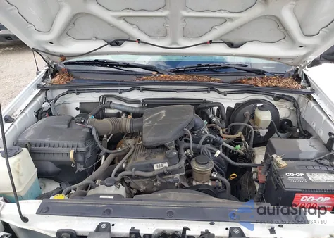 2005 Toyota Tacoma из США, поврежденный, VIN 5TETX22NX5Z021684